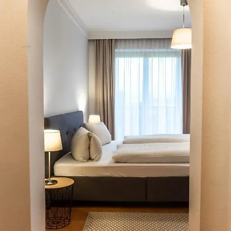 Faustlinghof * ザールフェルデン・アム・シュタイナーネン・メアー