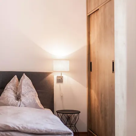 Faustlinghof * ザールフェルデン・アム・シュタイナーネン・メアー